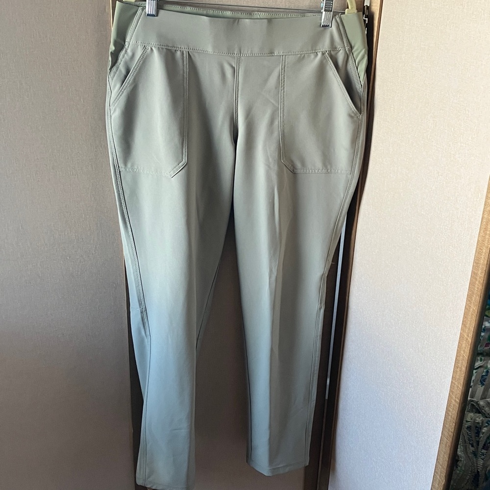 FINAL MARKDOWN Weatherproof Vintage Slim Pant in light green large